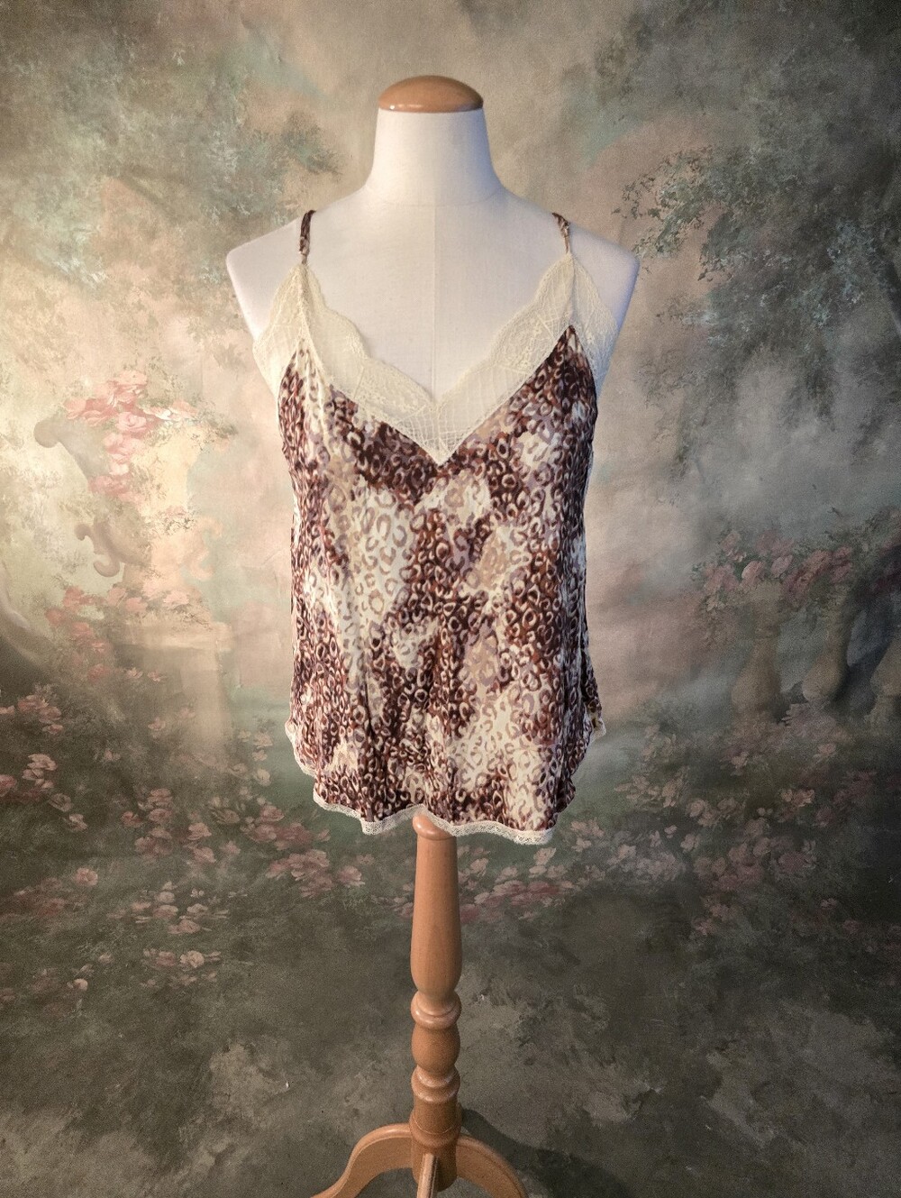 Lovestitch Lucky In Lace Watercolor  Mocha And Sand M